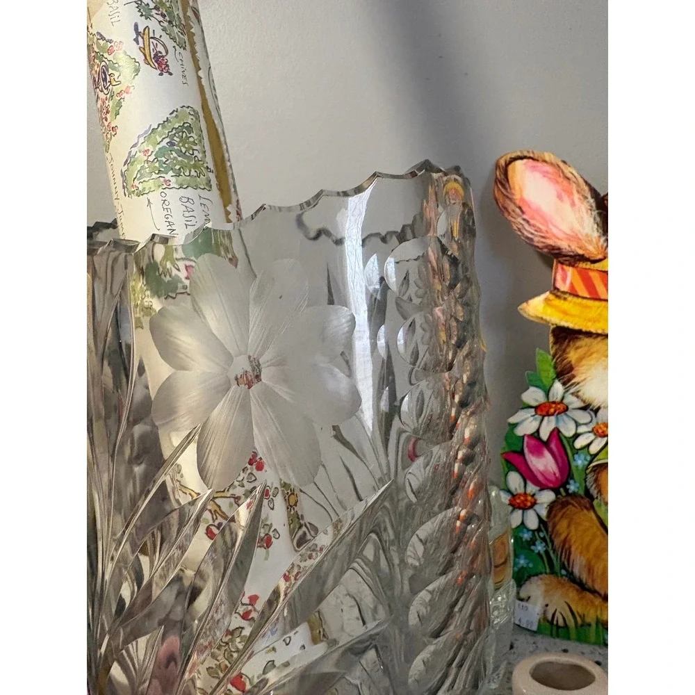 VTG Exquisite Dais Crystal Vase‎ Frosted Floral Cut Glass Heavy Elegant Decor